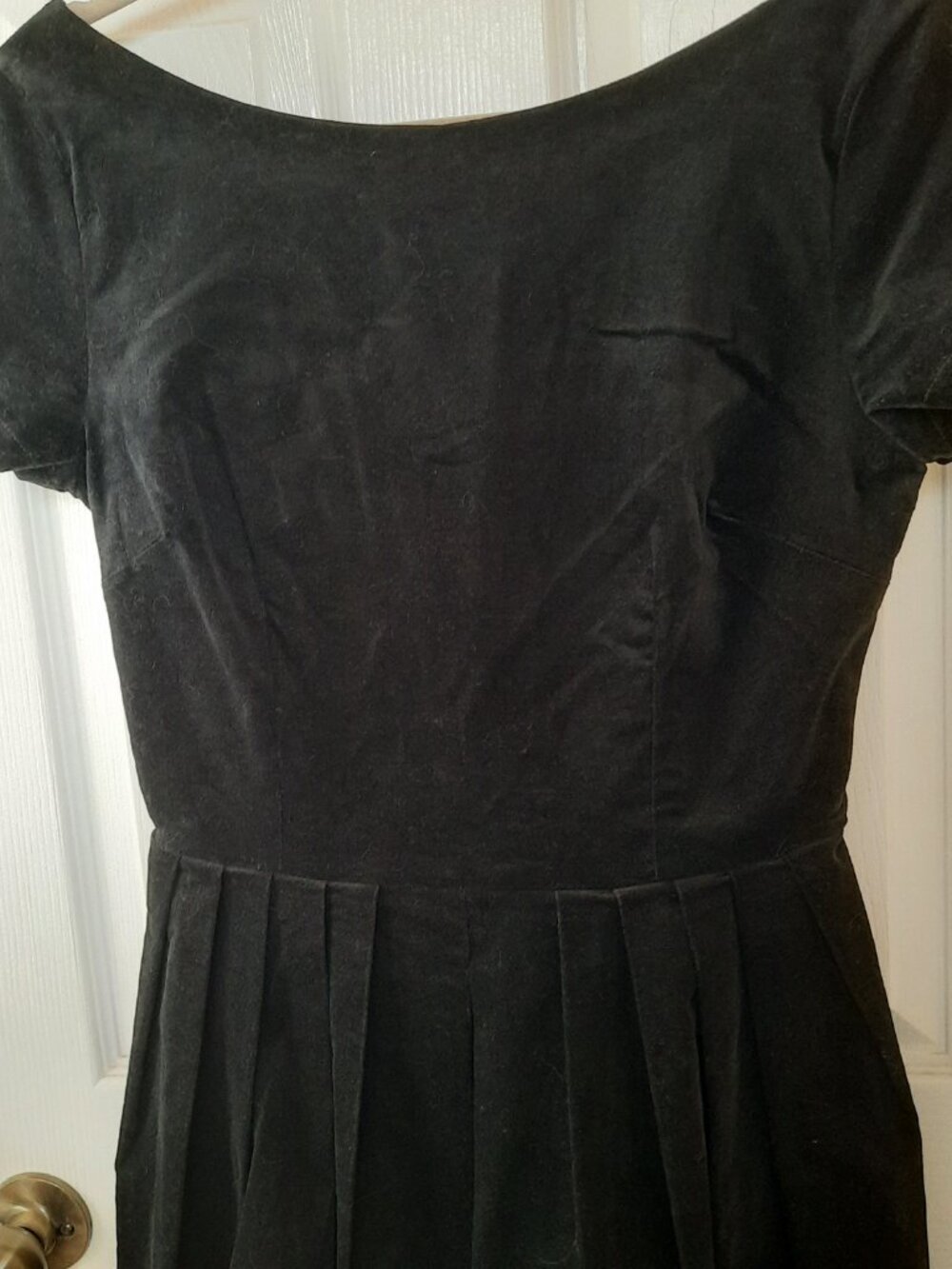 Pinup Couture Kristina velvet dress - Picture 3 of 3